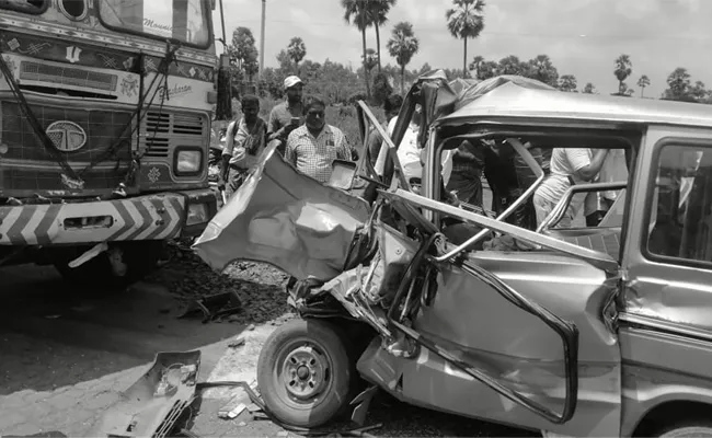 6 Dead And 5 Injured In West Godavari Road Accident - Sakshi