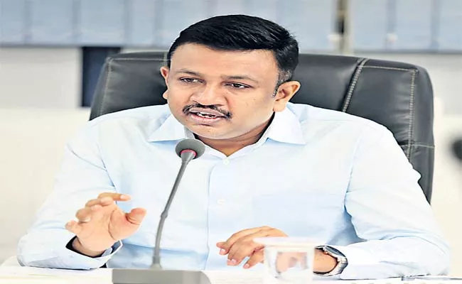 Singareni CMD Sridhar Says Bonus Will Credit In October First Week - Sakshi