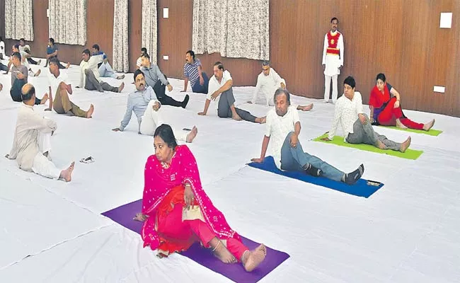 Tamilisai Soundararajan Inaugurating Yoga Classes At Raj Bhavan - Sakshi