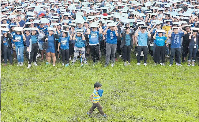 Youngsters Protest Over Climate Change Around The World - Sakshi