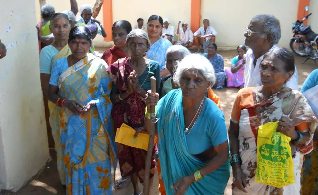 Joint Karimnagar Abhaya Hastham Beneficiaries Looking For Pension Money - Sakshi