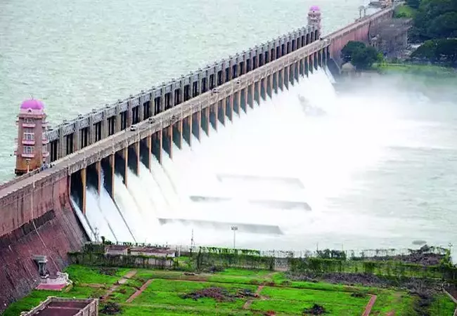 Heavy Inflow In Tungabhadra River Project Anantapur - Sakshi