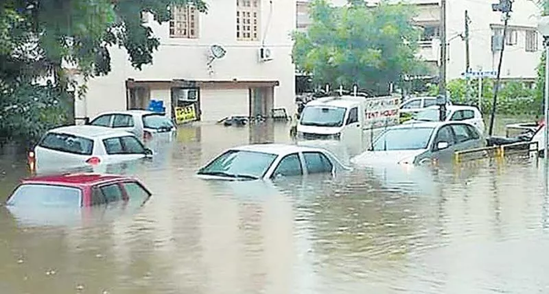 Vehicle protection during floods .. - Sakshi