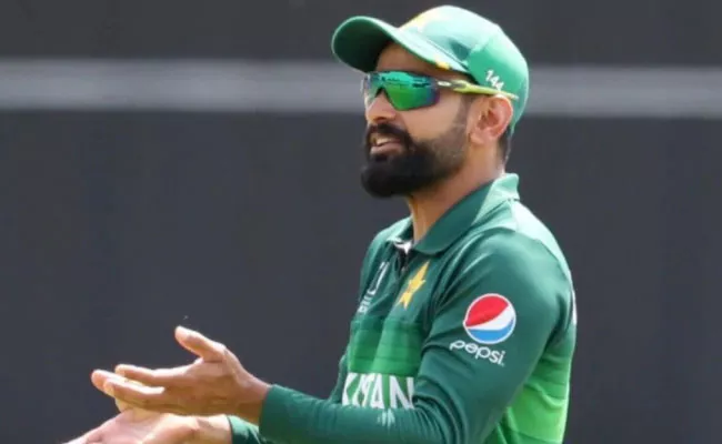 Mohammad Hafeez Trolled After Sharing Shirtless Photo - Sakshi