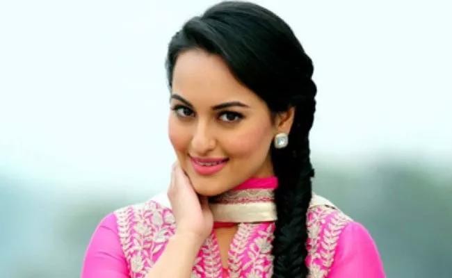 Sonakshi Sinha Counter To Trolls Over Ramayan Question - Sakshi