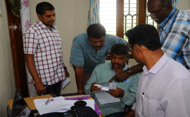 Tahsildar Office Senior Assistance Committed Corrupt In Kurnool - Sakshi