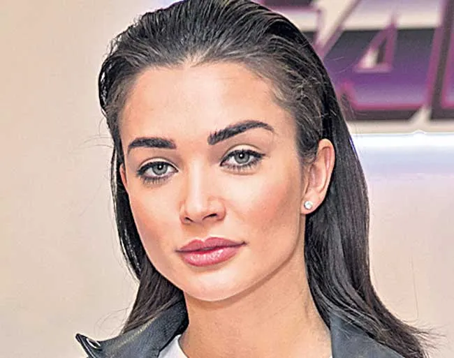 Amy Jackson gives birth to baby boy - Sakshi