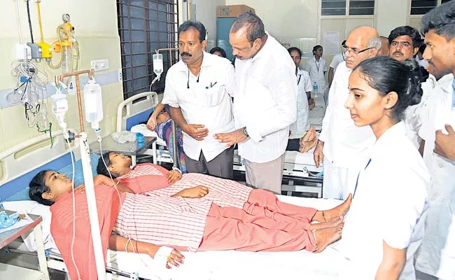 Guntur Junior College For Women Students Get Illness Due To Food Poison - Sakshi