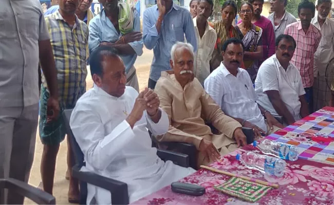 YSRCP Former Minister Mekapati Rajamohan Reddy Visits Kampasamudram Village In Nellore - Sakshi