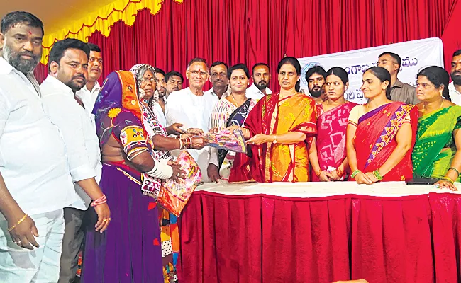 Sabitha Indra Reddy Distribute Bathukamma Sarees In Maheshwaram - Sakshi