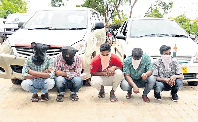 Highway Thieves Arrest in Hyderabad - Sakshi