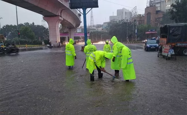 GHMC Takes Action in the Wake of Heavy Rain in Hyderabad - Sakshi