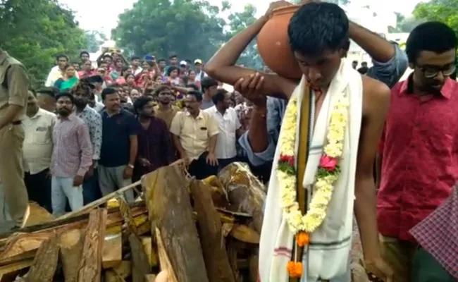 Comedian Venu Madhav Cremation Completed - Sakshi