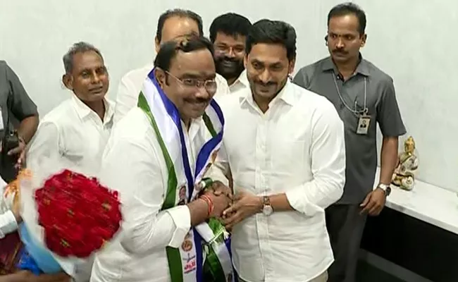 Parchur TDP Leader Ramanatham Babu Joins YSRCP - Sakshi