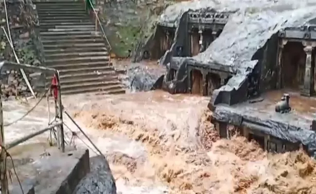 Biravakona Temple Beauty Collapsed Due to Floods In Prakasam  - Sakshi