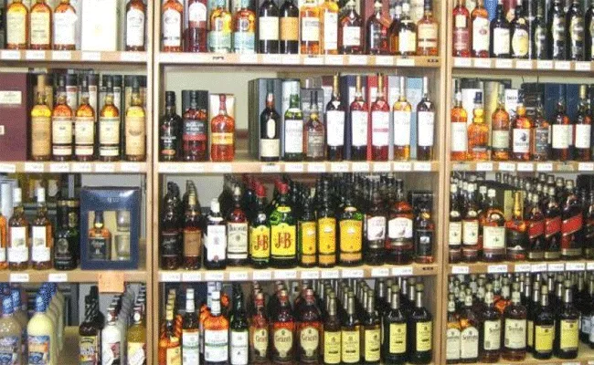 Liquor Business Fraud In Mahabubnagar - Sakshi