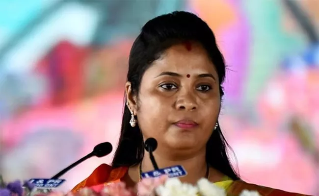 Pushpa Srivani Said YS Jagan Cancelled Bauxite Excavation For Tribals - Sakshi