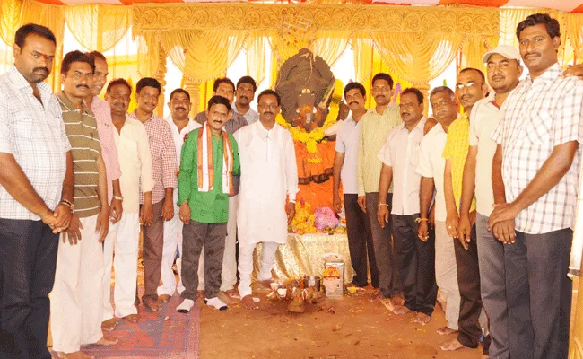 Nalgonda People Condoles Actor Venu Madhavs Death - Sakshi