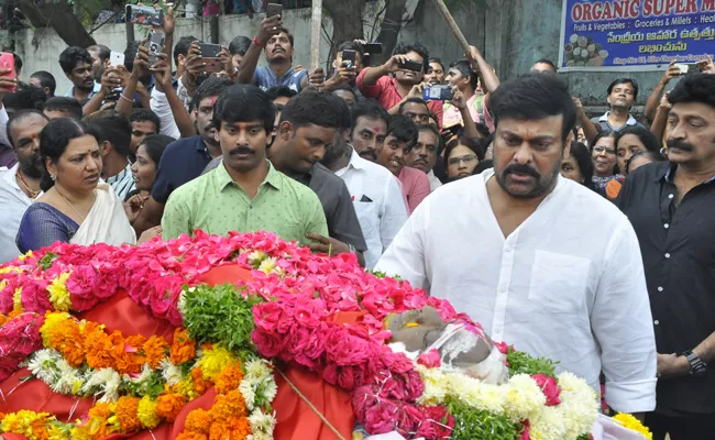 Venu Madhav Last Rites Completed - Sakshi