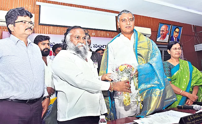 Congress MLA Jagga Reddy Honors Minister Harish Rao - Sakshi