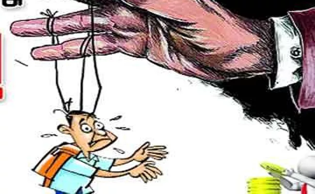 People Commit Suicide With Heavy Debts In Guntur - Sakshi