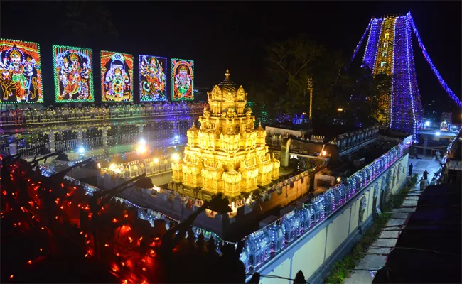 Arrangements Over For Navratri Celebration In Indrakeeladri Temple - Sakshi