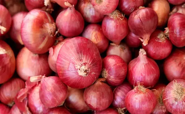 Buy Onion For Rs 30 Per Kg In Prakasam Rythu Bazar - Sakshi