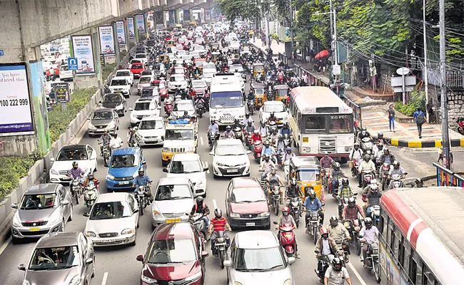 Hyderabad City Bus Service Stops When Raining - Sakshi