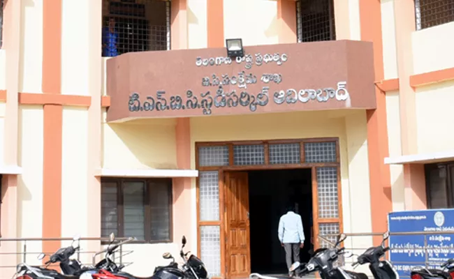 Study Circle Not Give Service To students In Adilabad - Sakshi