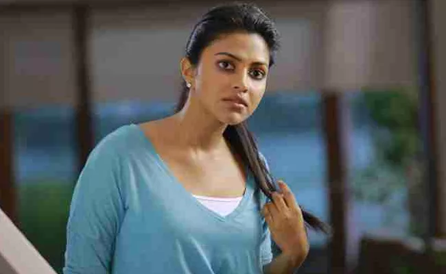 Heroine Amala Paul Interested To Simplicity Life - Sakshi