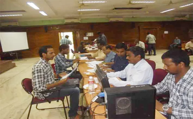 Certificate Verification Of Grama Sachivalayam Candidates In Vizianagaram - Sakshi