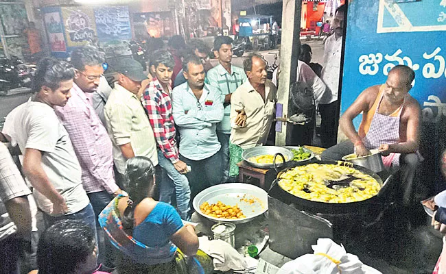 Mirchi Bajji iS Famous In Chirala Town - Sakshi