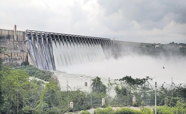 Water Overflows From Srisailam To Sagar Reservoir - Sakshi