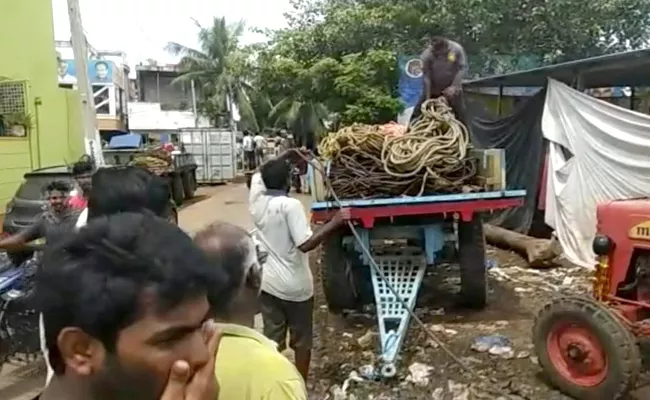 Balaji Marine To Start Retrieve Capsized Boat In Godavari - Sakshi