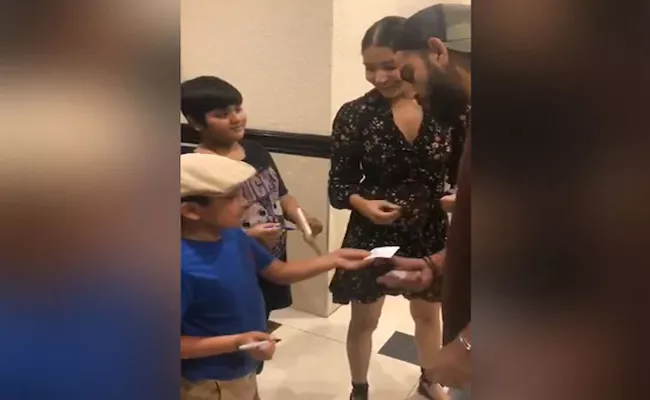 Anushka Sharma Smiles As Virat Kohli Takes Autograph Of 7-Year-Old Fan In Jamica - Sakshi