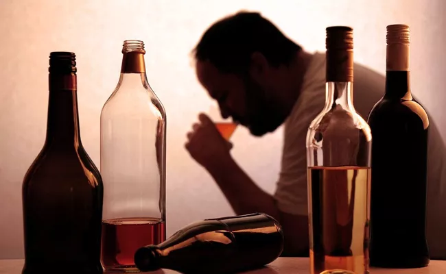 Study Says Just Five Alcoholic Drinks A Week Could Shorten Life - Sakshi