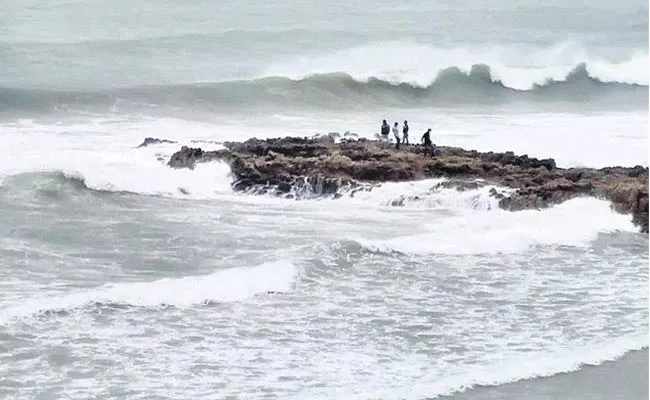 Rain Due To Bay Of Bengal Depression - Sakshi