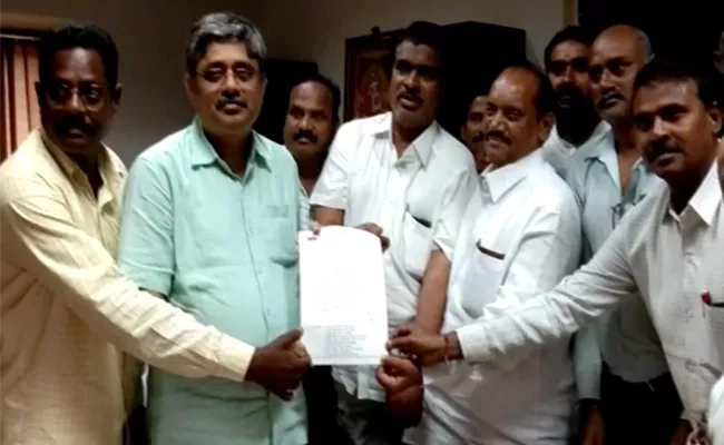 TSRTC Workers Unions Give Strike Notice To TSRTC Management - Sakshi