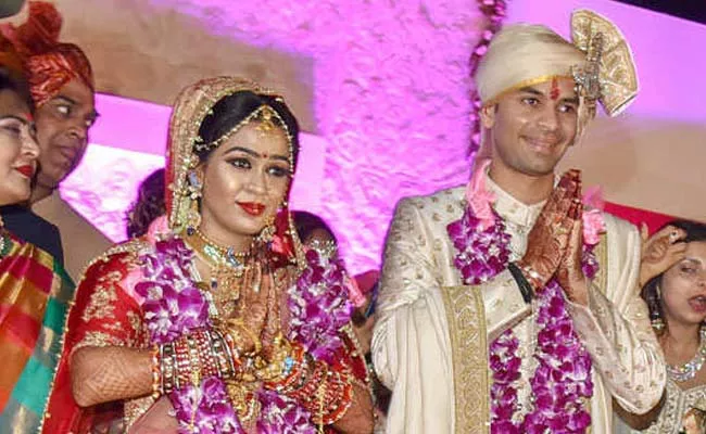 They even denied food for me accuses Tej Pratap wife Aishwarya Rai  - Sakshi