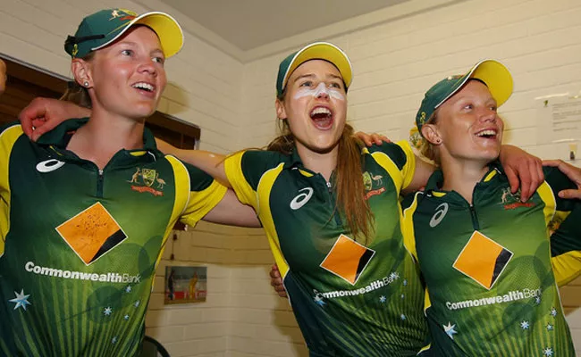 Alyssa Healy And Meg Lanning Bizarre Move To Use Stand In Toss - Sakshi