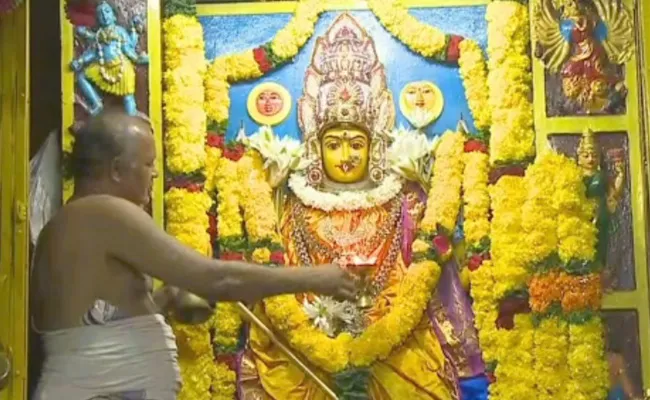 Sharan-Navaratri Celebrations At Vijayawada Indrakeeladri - Sakshi