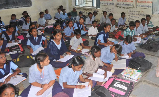 Govt School Students Do Not Have Communication Skills - Sakshi