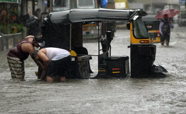 IMD Issues Red Alert To Mumbai Due To Heavy Rains - Sakshi