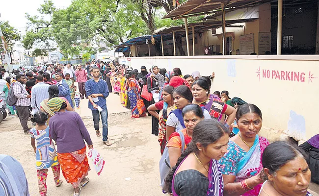 Viral Fever Patients in Nallakunta Fever Hospital - Sakshi