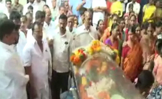 Former Minister Cheruku Muthyam Reddy Funeral In Siddipet - Sakshi