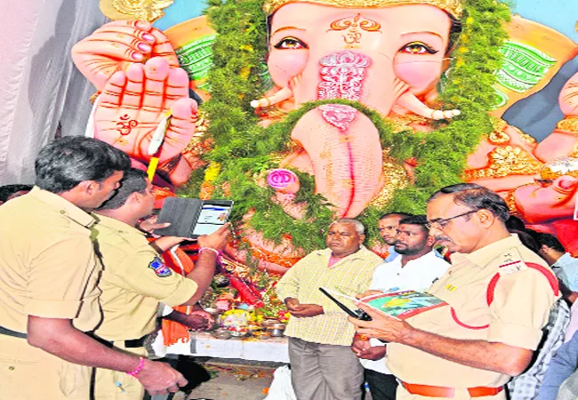 Police Department Geotagging for Ganesha statues Mahabubnagar - Sakshi