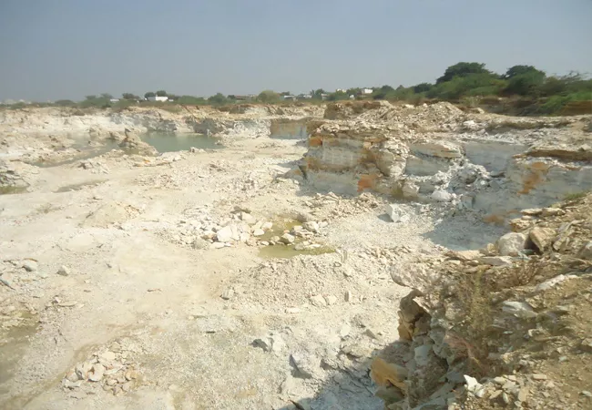 TDP Leaders Tension with CBI Probe In Illegal Mining Case Dachepalli - Sakshi