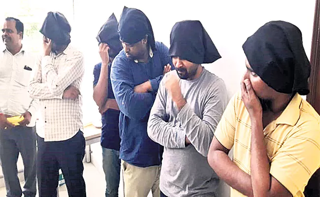 Airport Jobs Cheating Case Gang Arrest Hyderabad - Sakshi