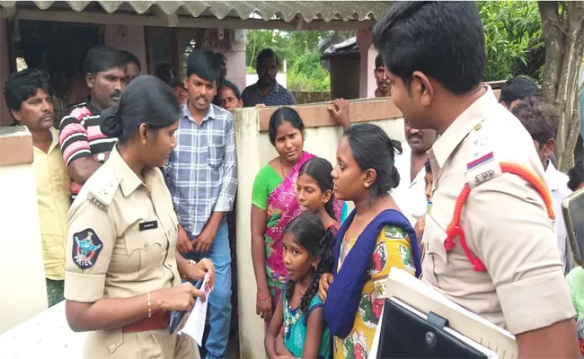 Missing Girls Found In Hyderabad - Sakshi