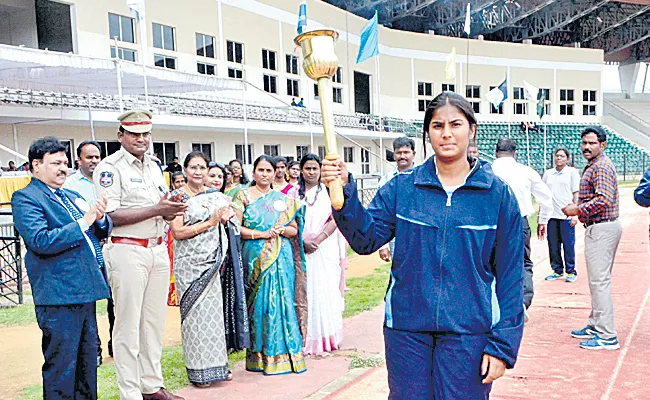 Padmasri And Mano Venkat Won Athletics Meet Titles - Sakshi